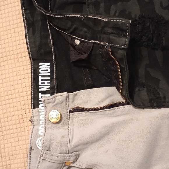 Gentle worn distressed men's jeans - Picture 2 of 7